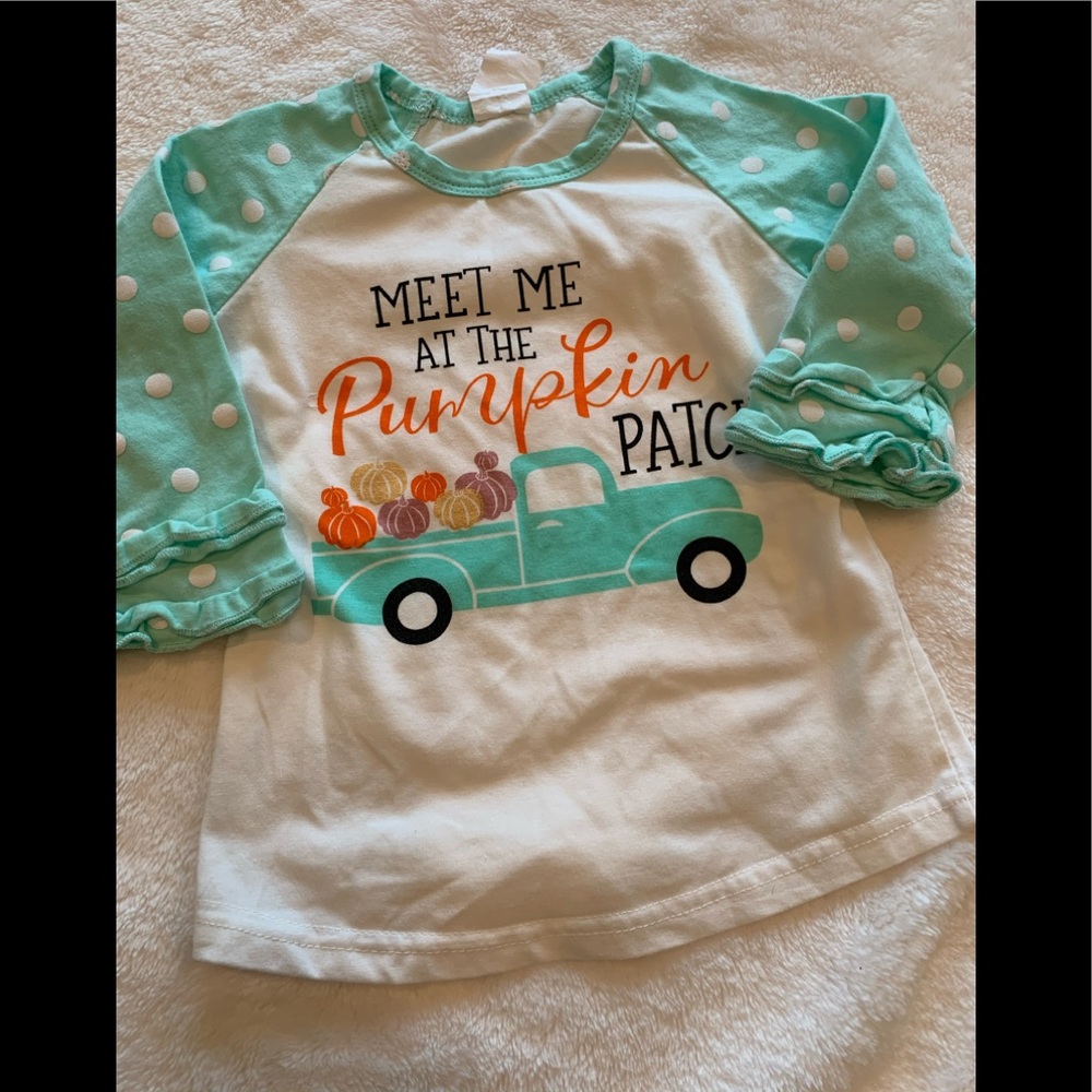 Adorable pumpkin patch shirt 🎃